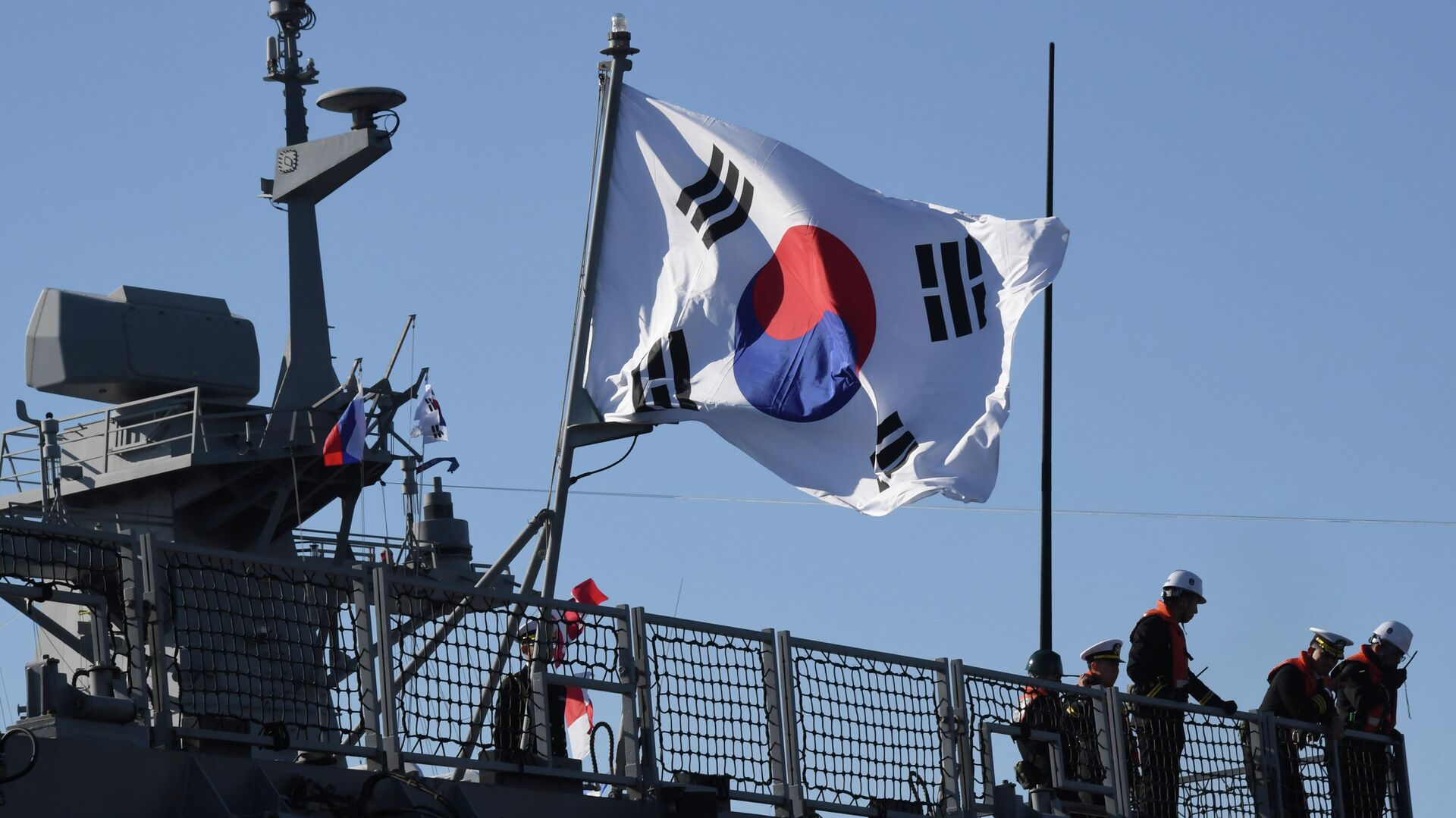 韩国表示，在朝鲜士兵越境后，韩国军方鸣枪示警