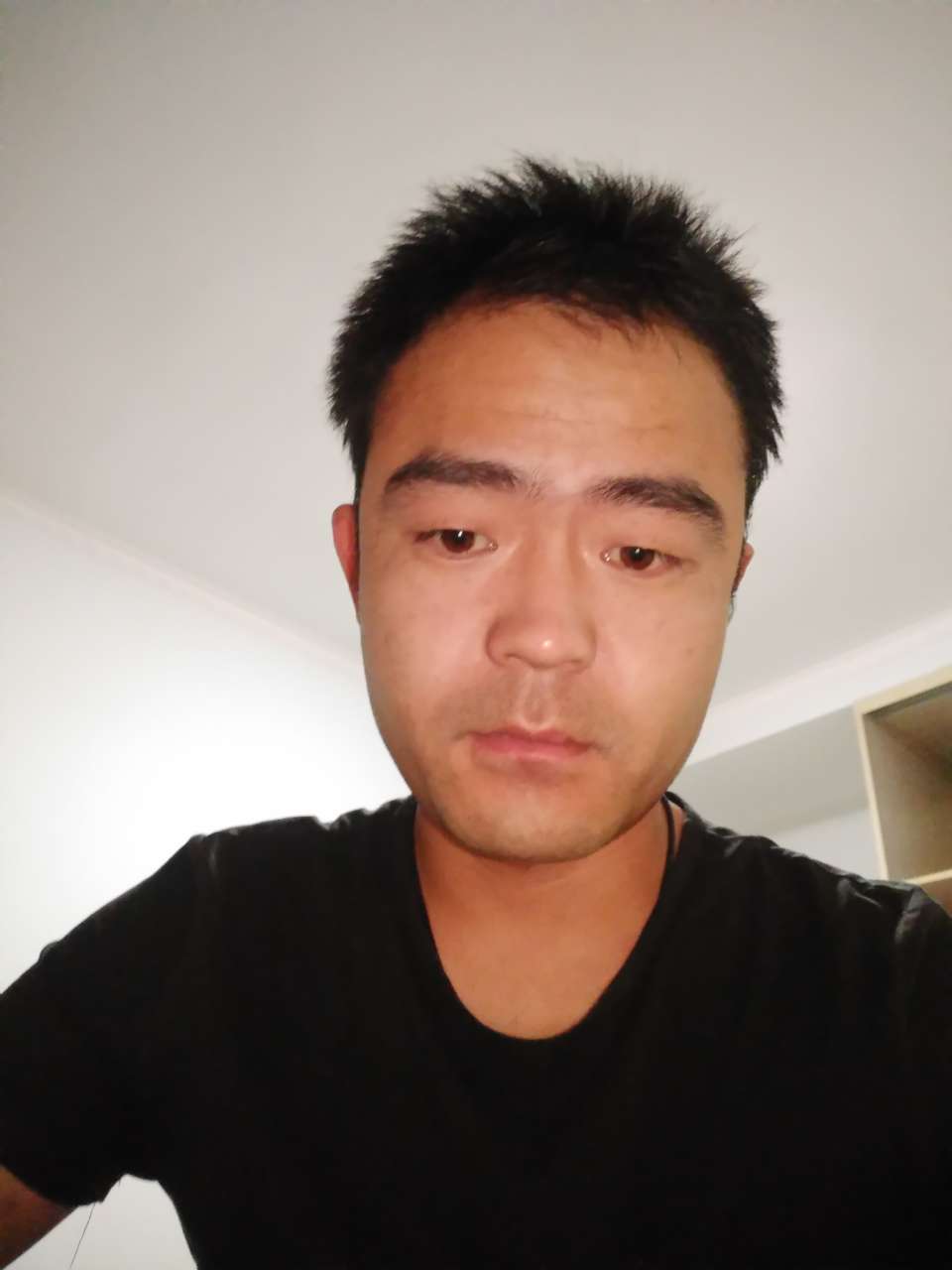 问科琳：“我担心当他看到我一点都不像个人资料照片时，约会就会推迟。”