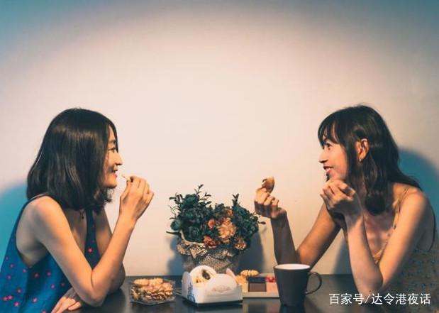 问科琳：“我最好的朋友爱上了已婚的同事——他想搞婚外情。”