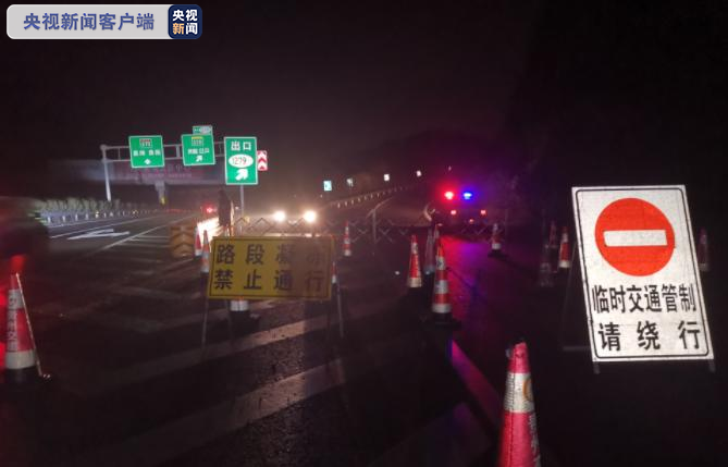 警方发生严重事故后，高速公路关闭，导致M1交通混乱