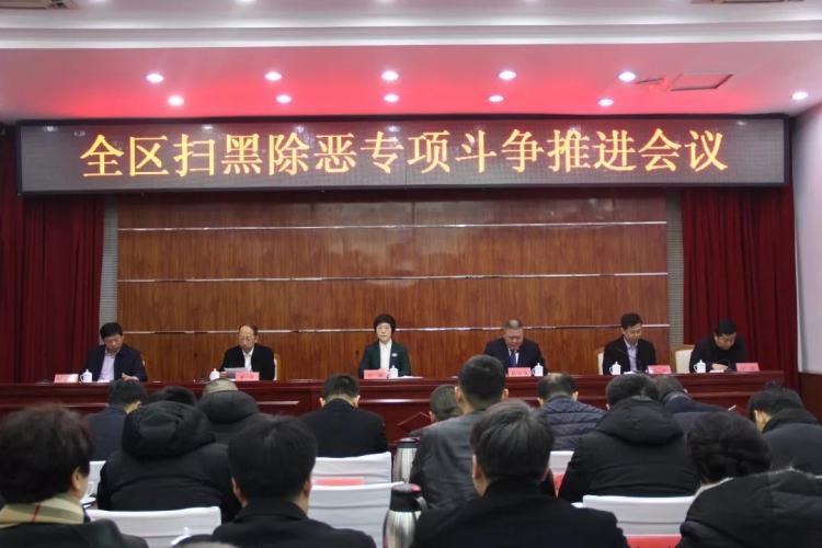 梅根·马克尔在发布新播客时首次分享了“可怕的”健康斗争