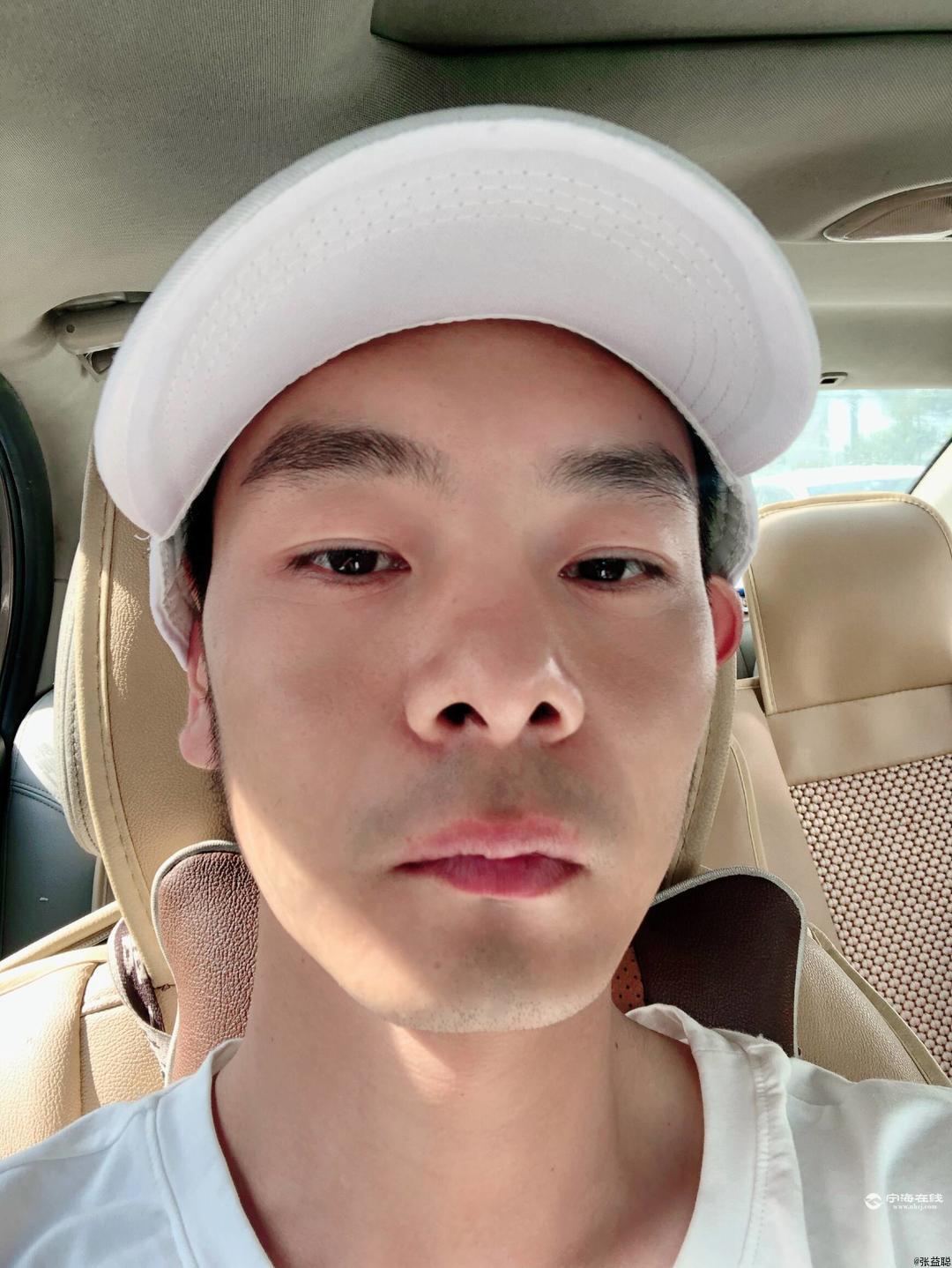 问科琳：“我担心当他看到我一点都不像个人资料照片时，约会就会推迟。”