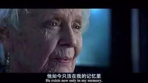 当她在电视直播中赤裸上身时，《今晨》的观众称赞她是“勇敢的”癌症幸存者