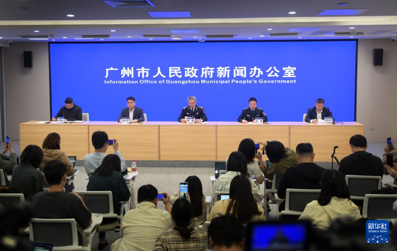 突发新闻：英国父亲和17岁的儿子在大堡礁游泳时溺亡