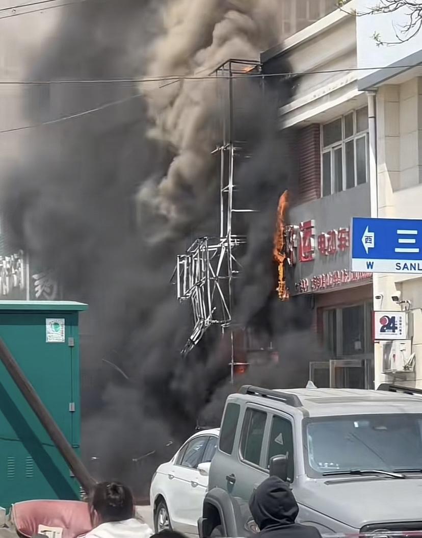 中国当局表示，北方城市辽宁一家餐馆发生火灾，造成22人死亡，3人受伤