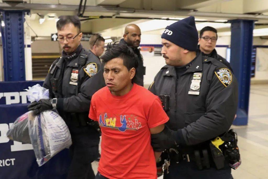 多米尼加法院禁止在警察行动和法律案件中公开使用昵称