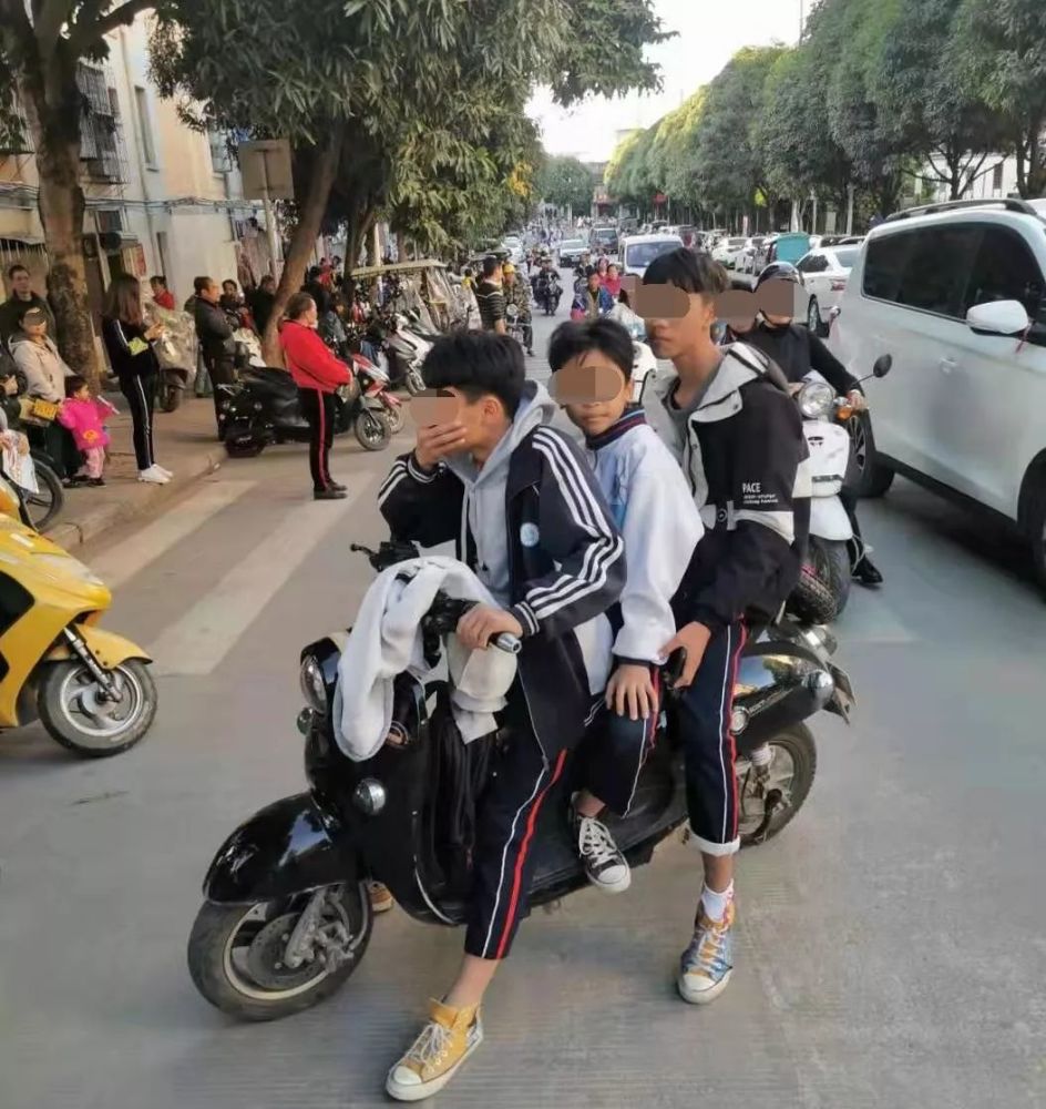 15岁的男孩在一次涉及三人的摩托车“不寻常”车祸中死亡