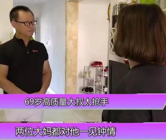 一名妇女，69岁，在法国被刺死后被捕，她是四个孩子的母亲